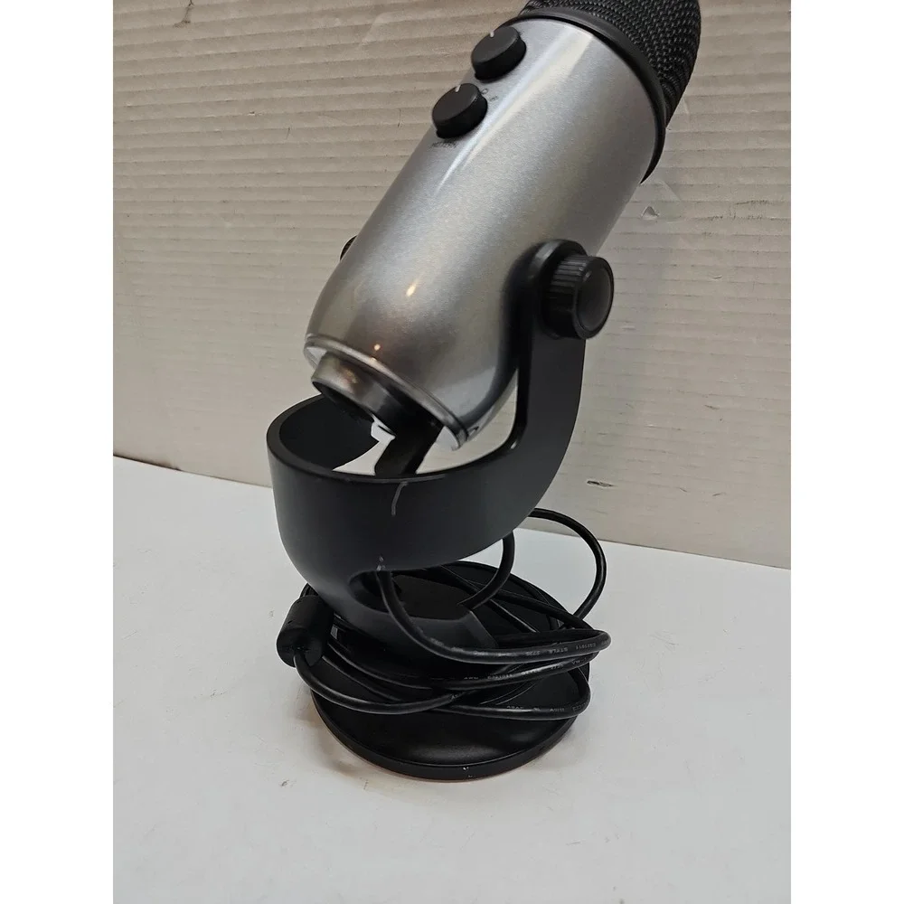 Blue Yeti Silver USB Microphone by Logitech – Pro Condenser Mic for Streaming